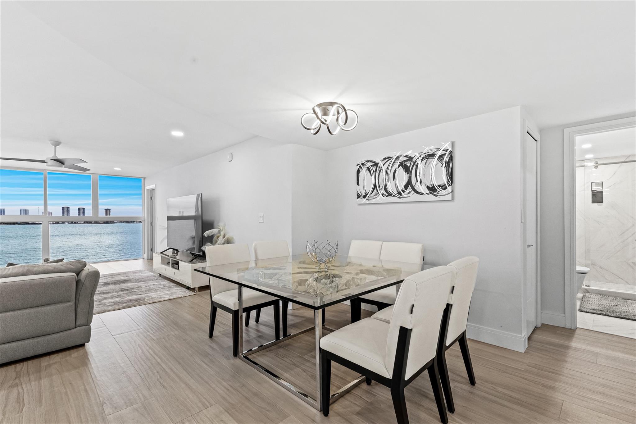 Lake Harbour Towers - Residential