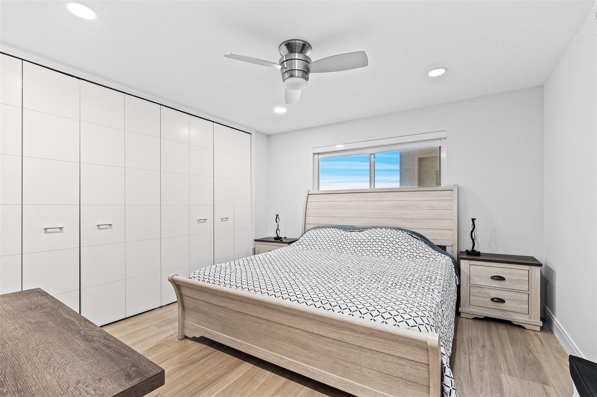 Lake Harbour Towers - Residential