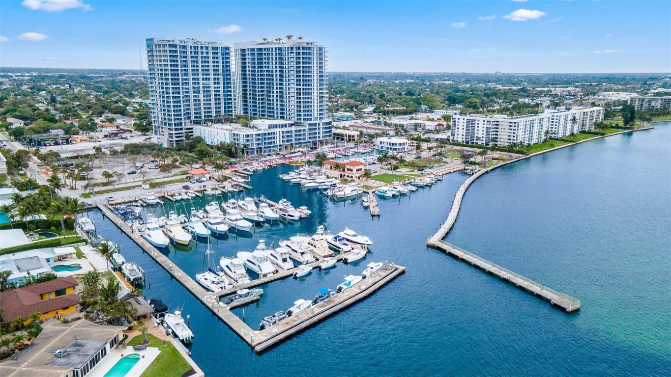 Lake Harbour Towers - Residential