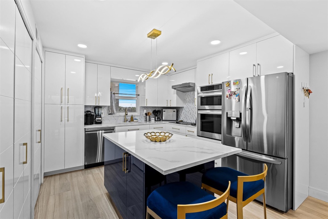 Lake Harbour Towers - Residential