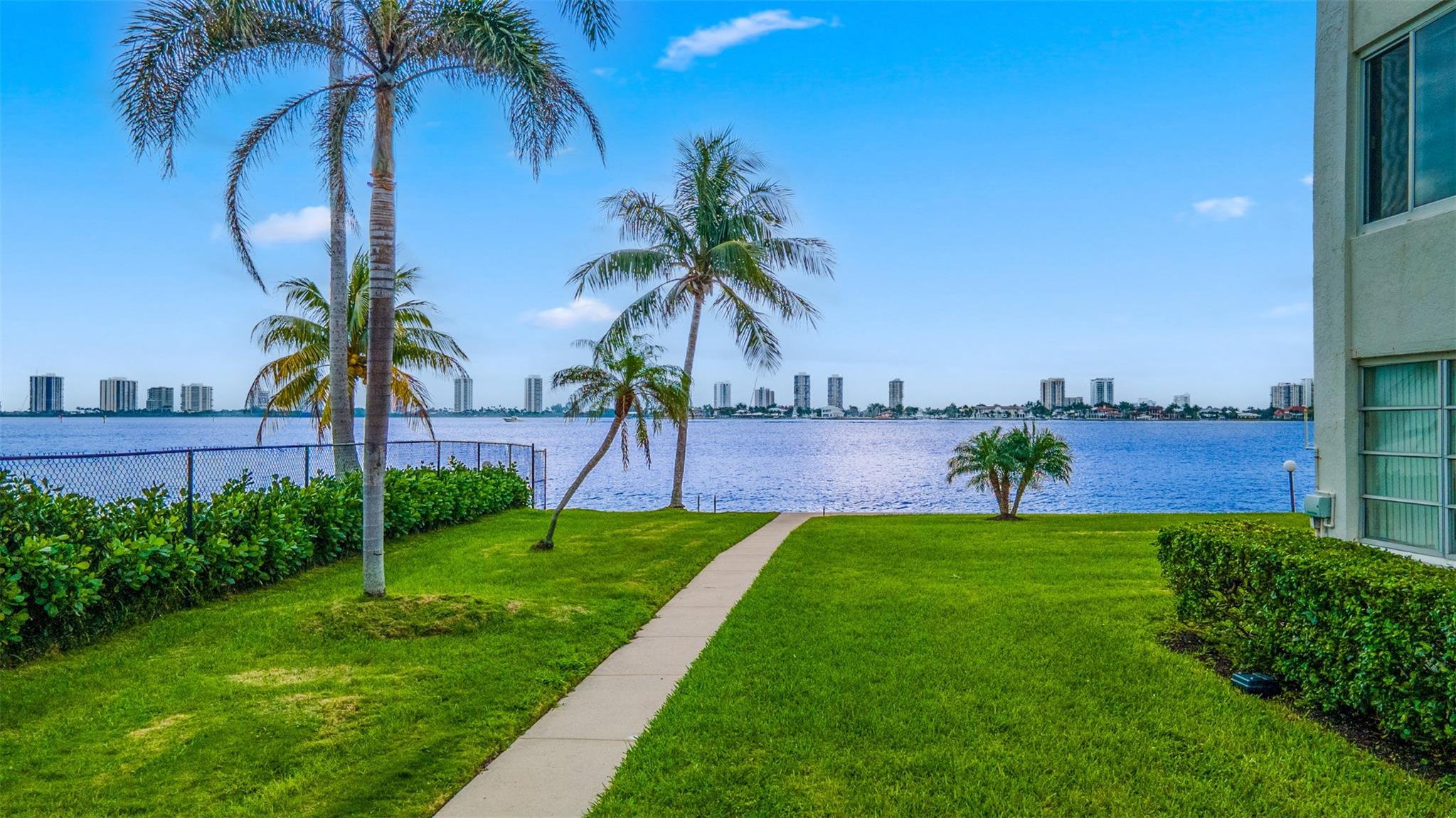 Lake Harbour Towers - Residential