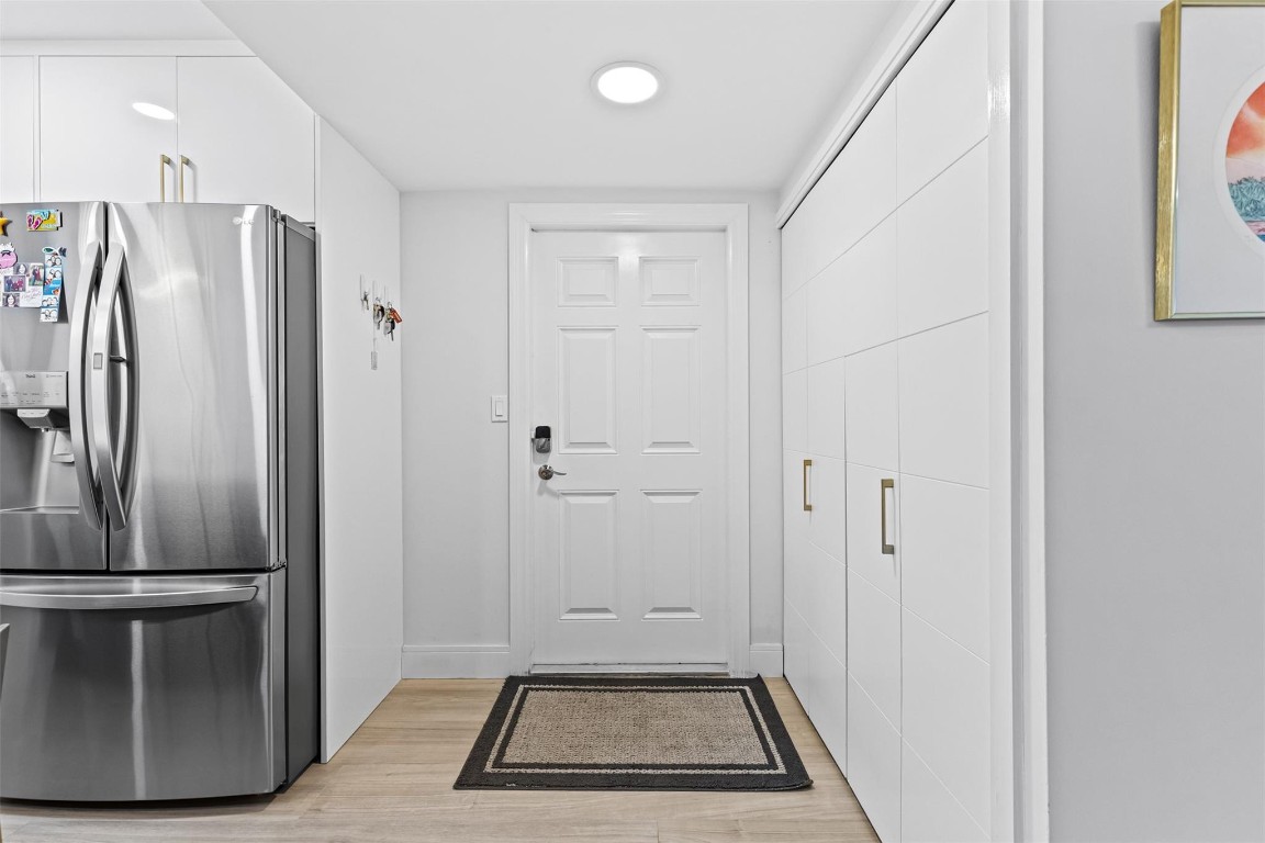 Lake Harbour Towers - Residential