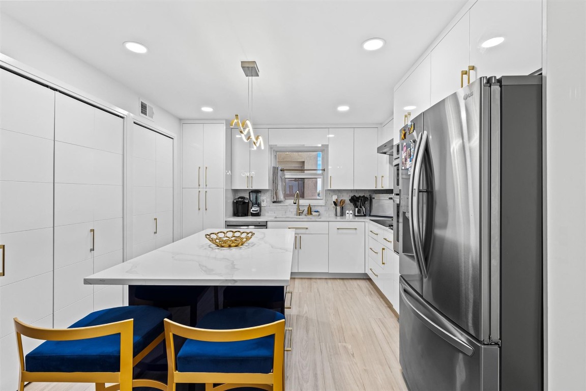 Lake Harbour Towers - Residential