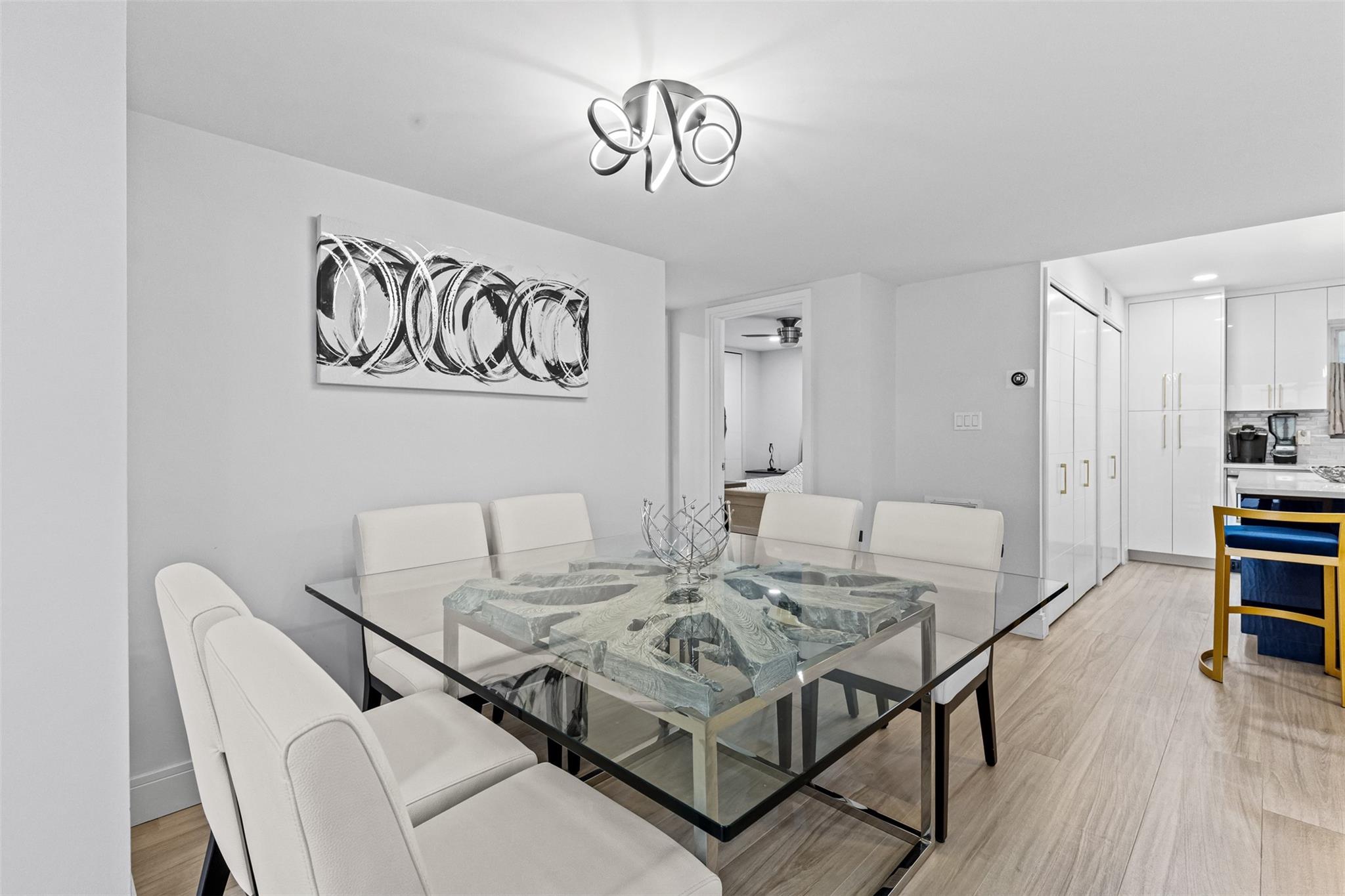 Lake Harbour Towers - Residential