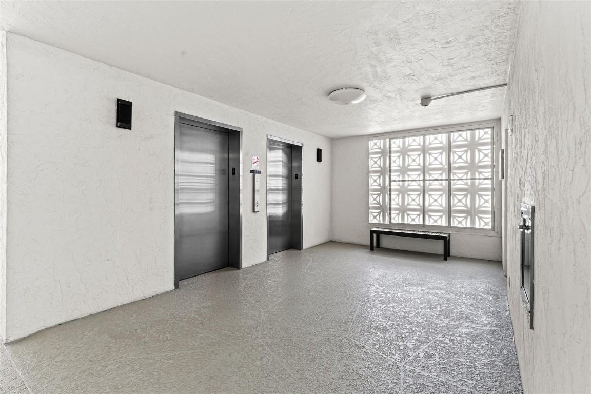 Lake Harbour Towers - Residential