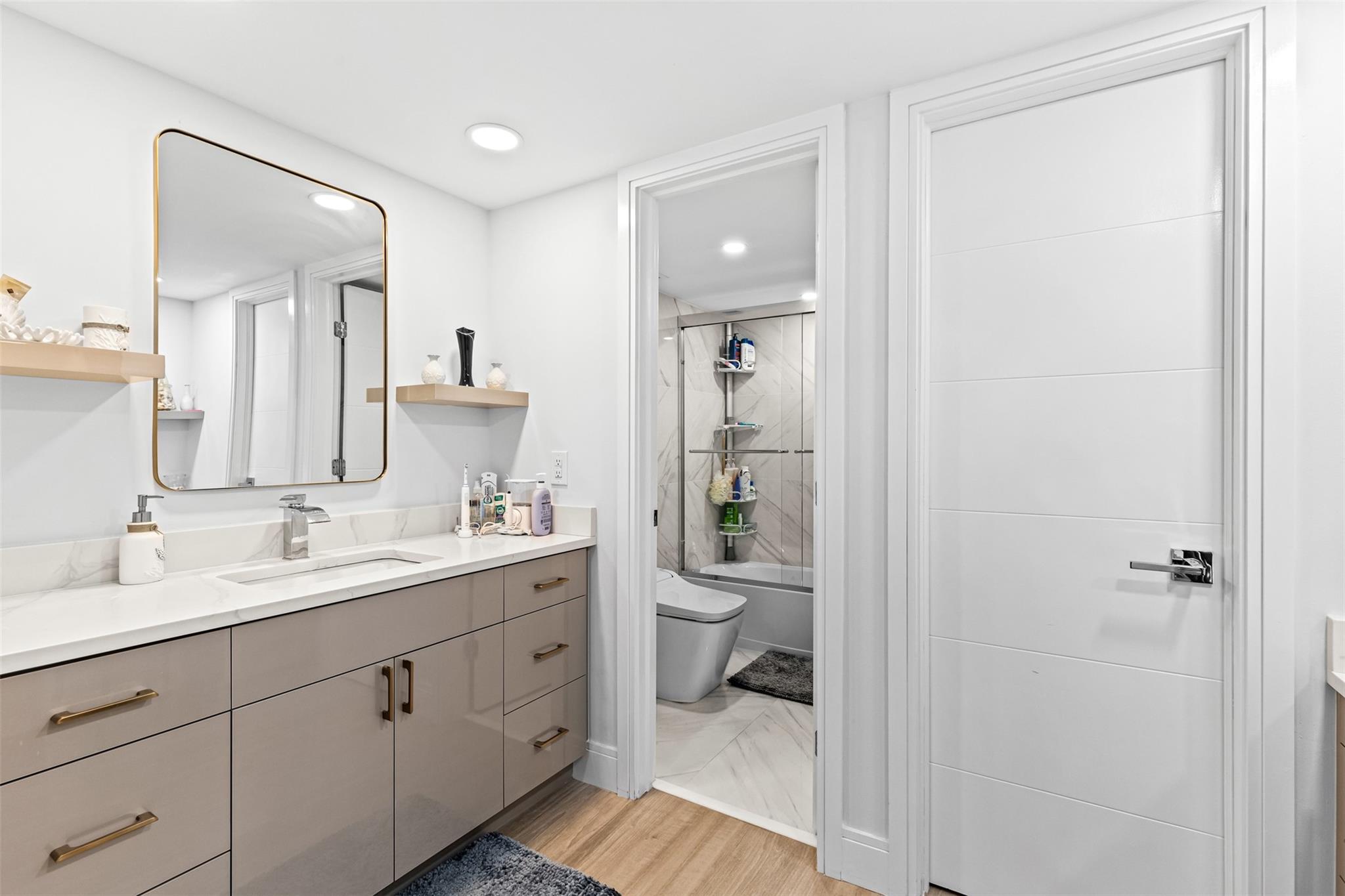 Lake Harbour Towers - Residential