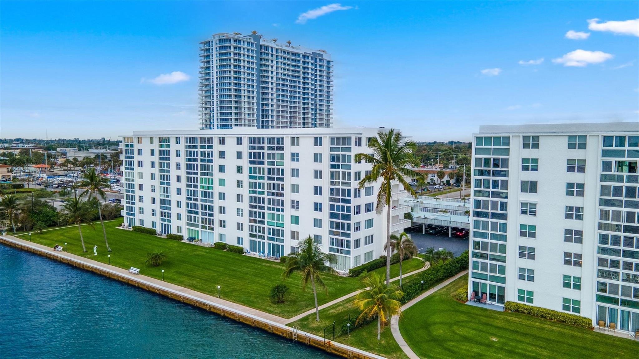 Lake Harbour Towers - Residential