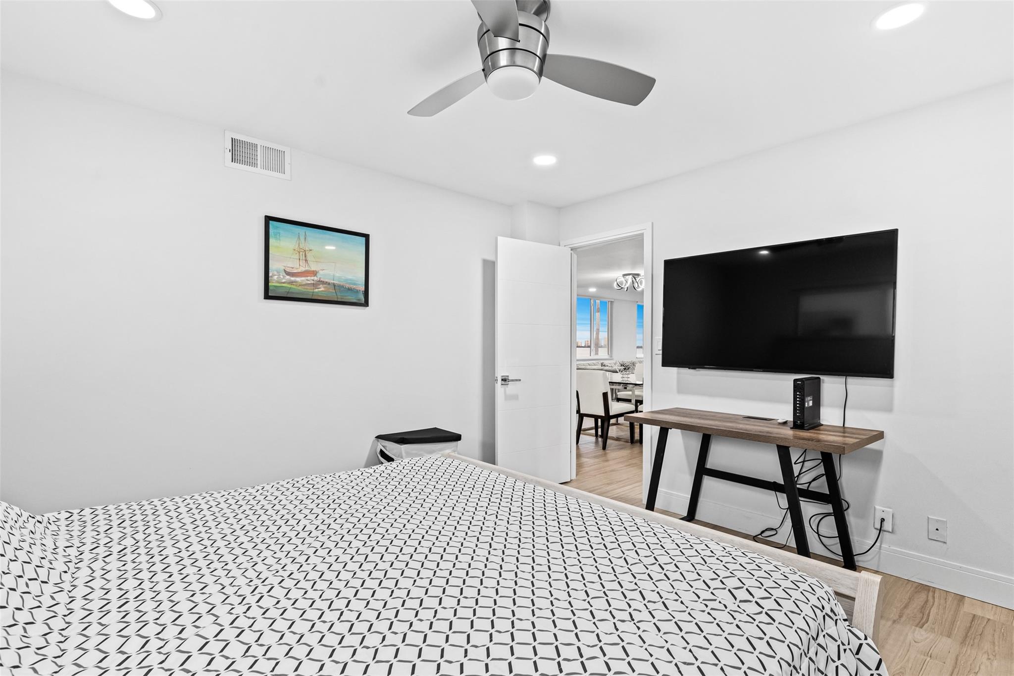 Lake Harbour Towers - Residential