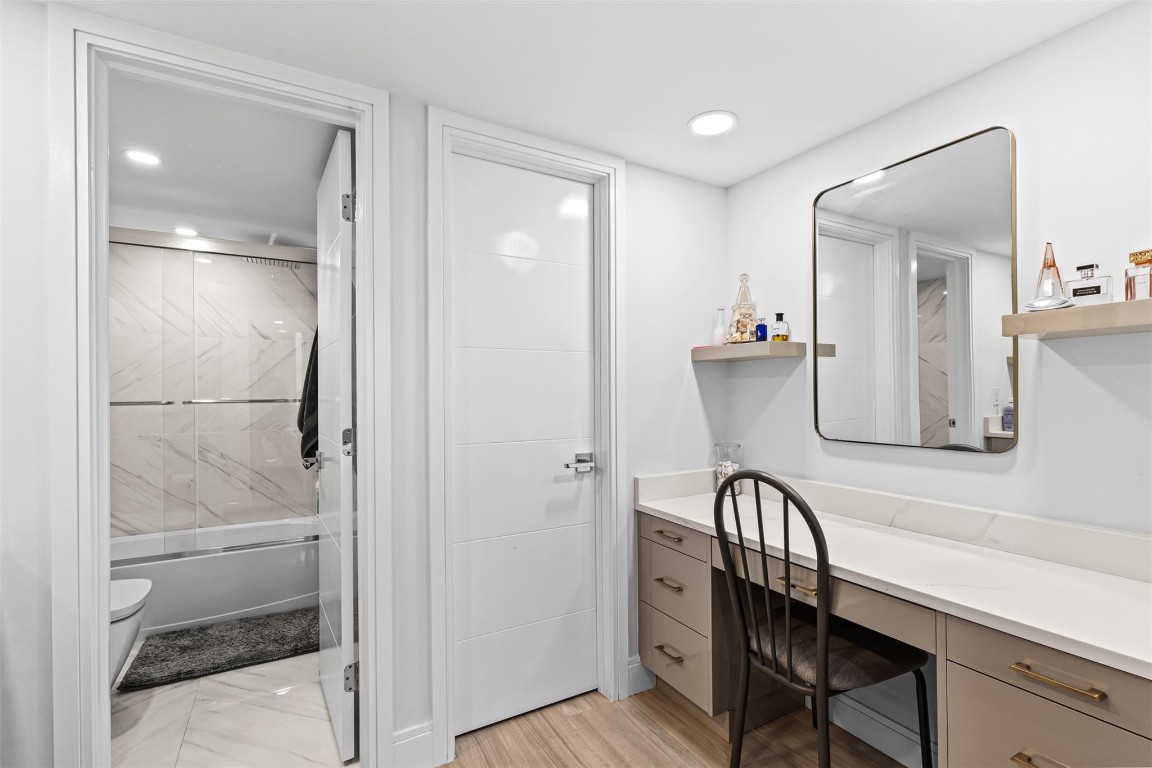 Lake Harbour Towers - Residential