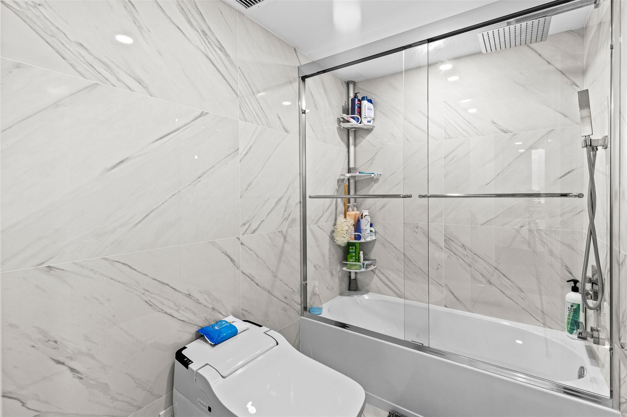 Lake Harbour Towers - Residential