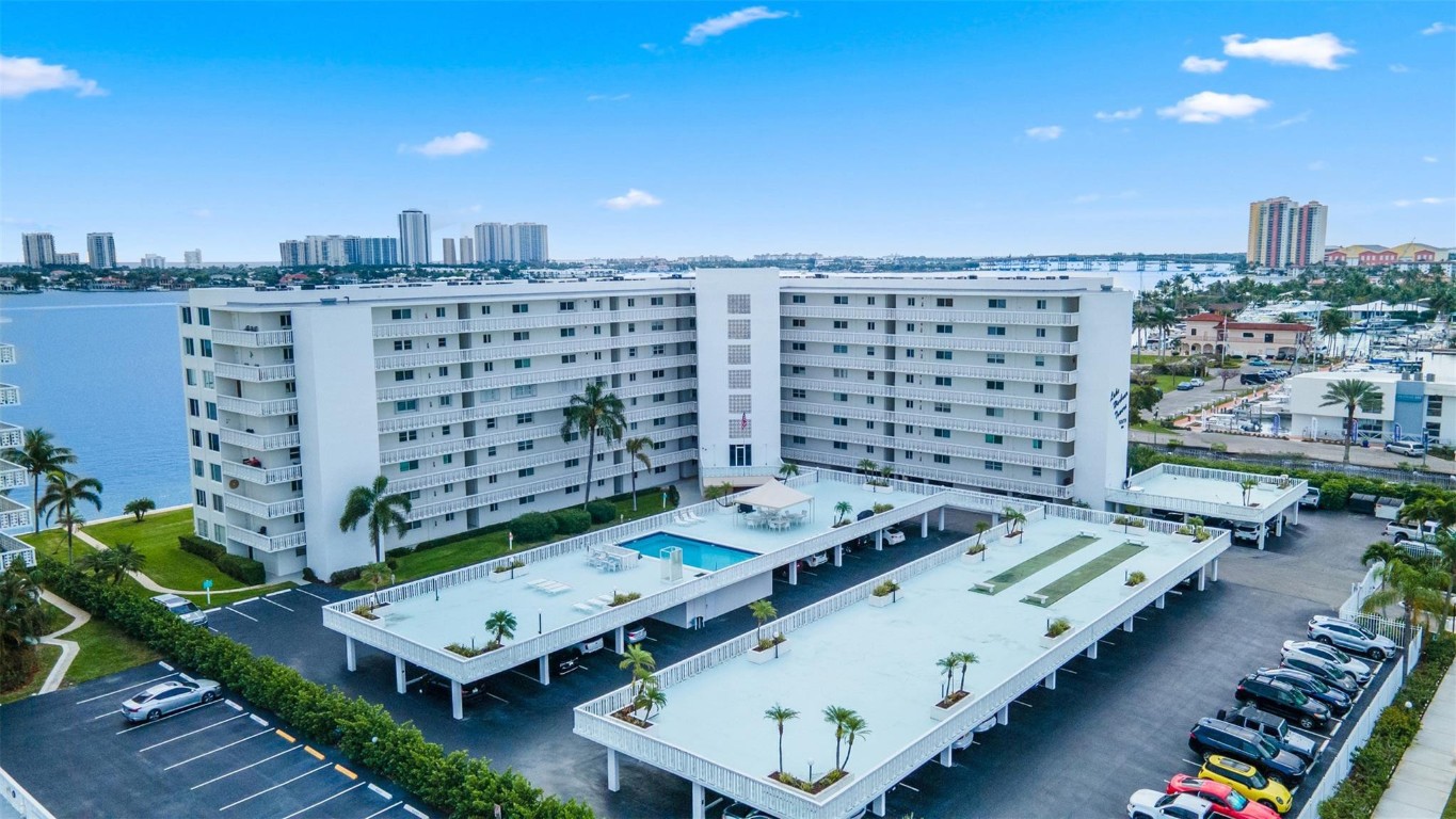 Lake Harbour Towers - Residential