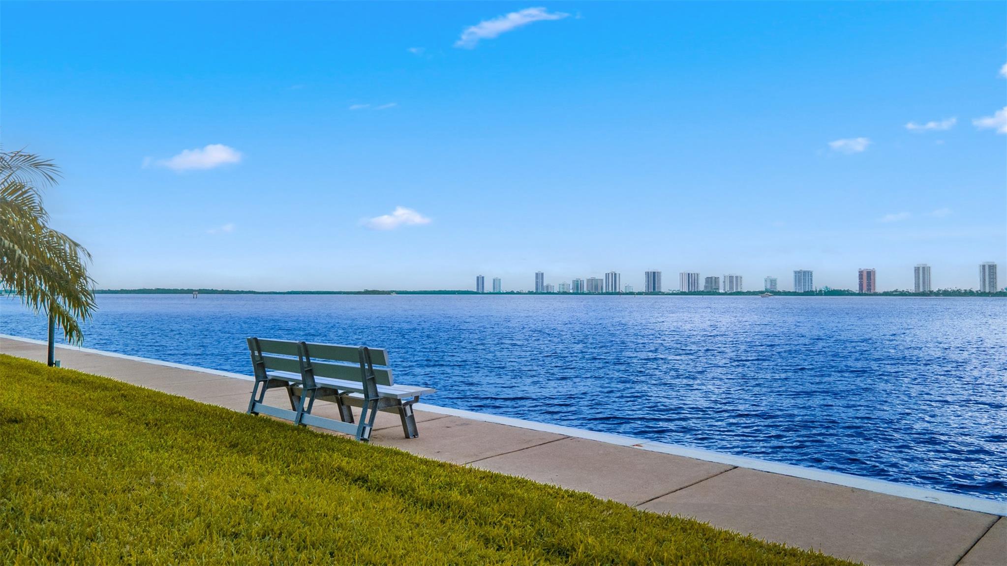 Lake Harbour Towers - Residential