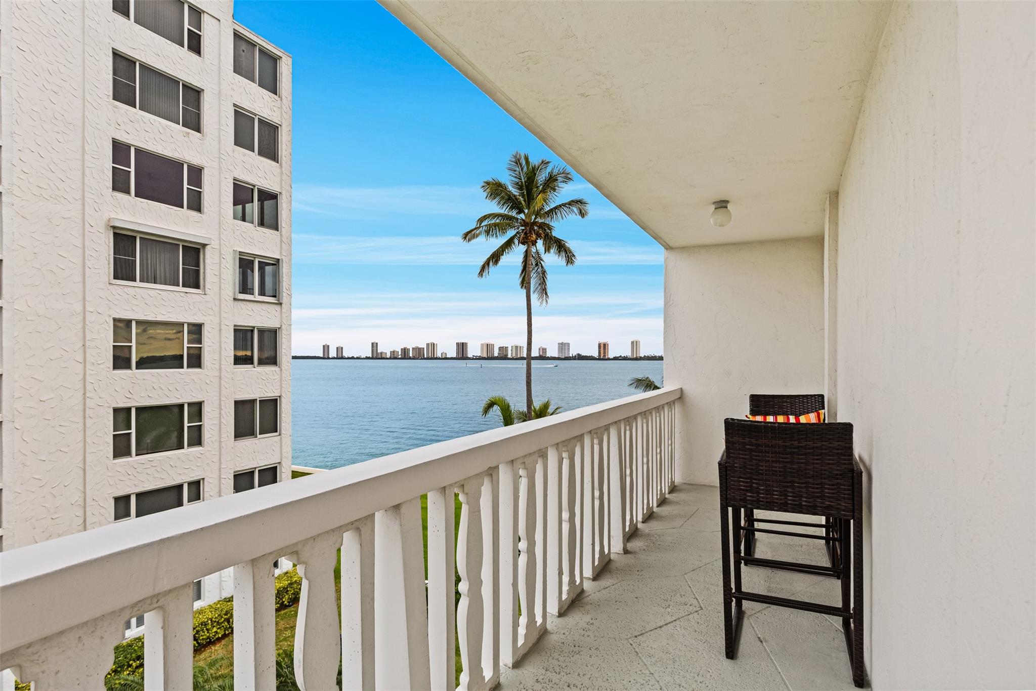 Lake Harbour Towers - Residential