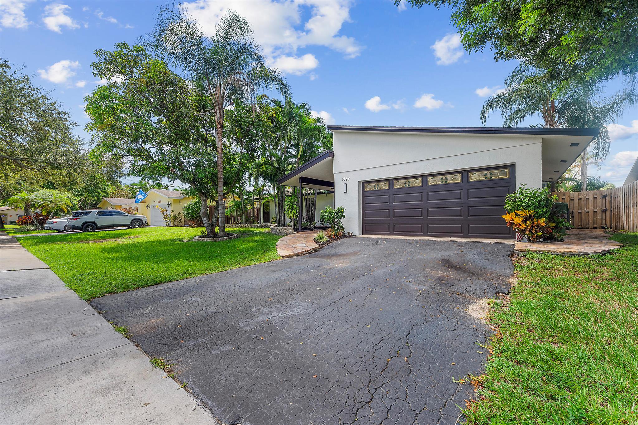 PEMBROKE LAKES SEC 6 - Residential