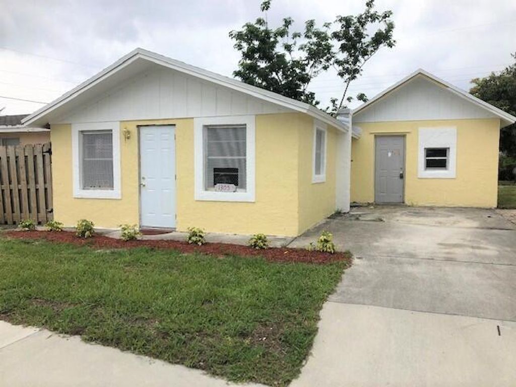Photo of 1305 W 25th Street, Riviera Beach, FL 33404 (MLS # B26019366)
