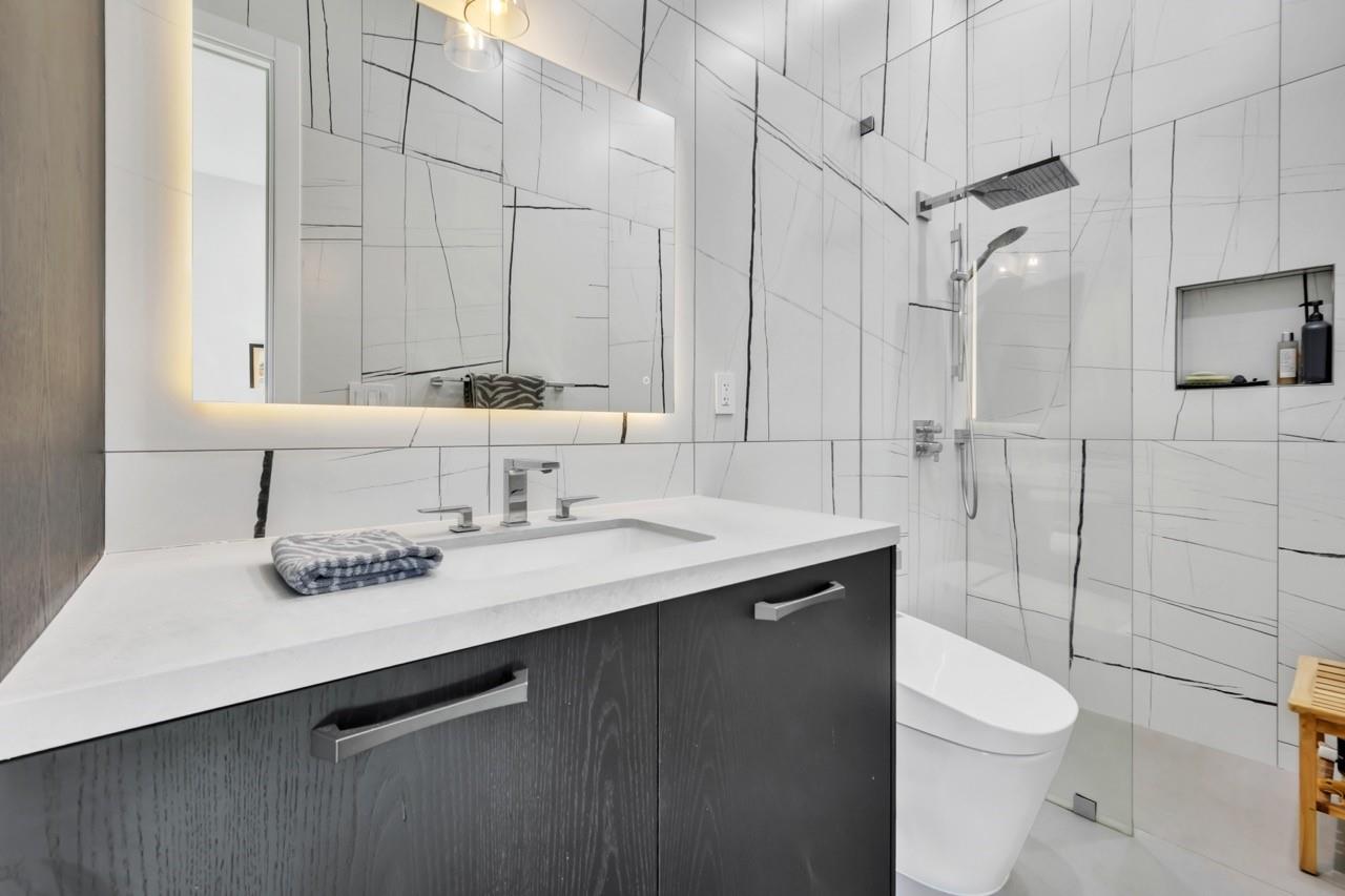 Petite 18-18 B - Residential