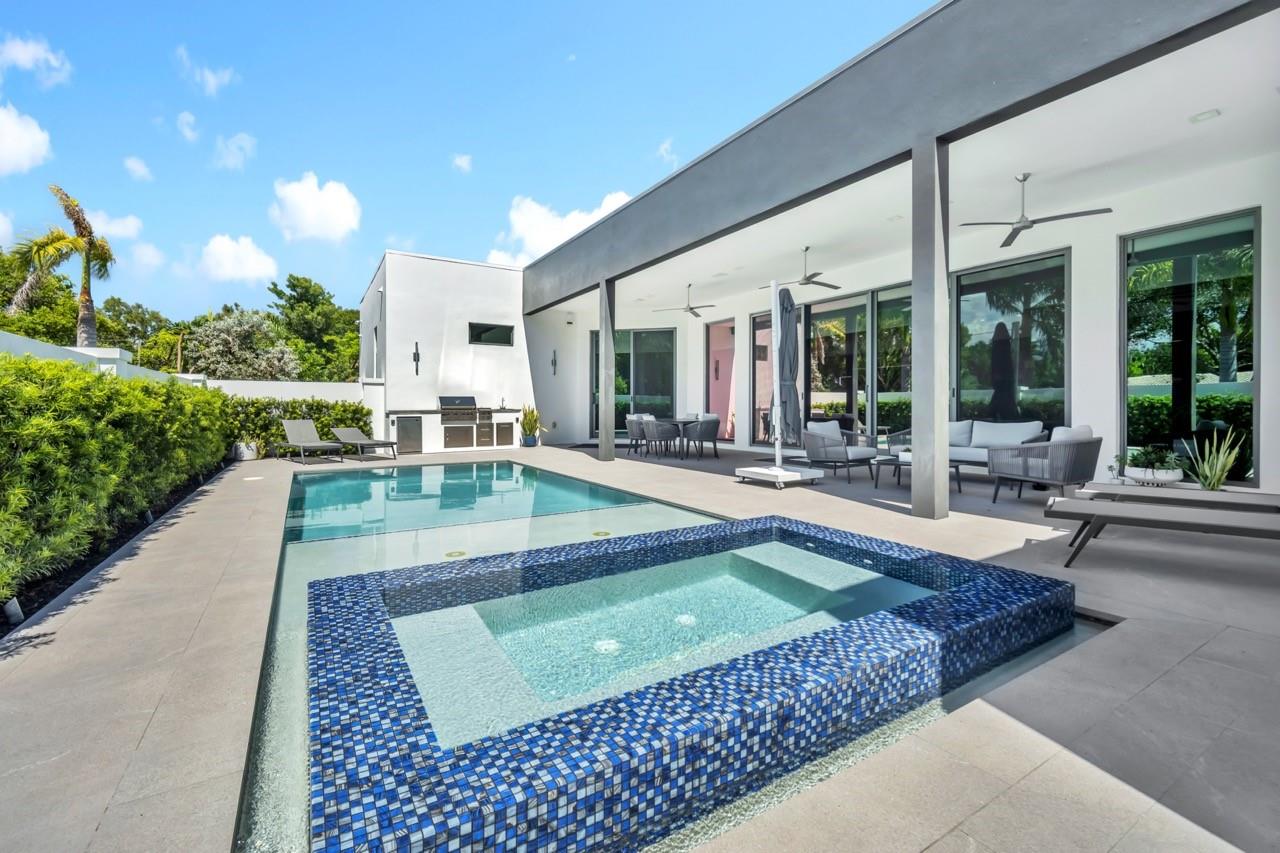 Petite 18-18 B - Residential