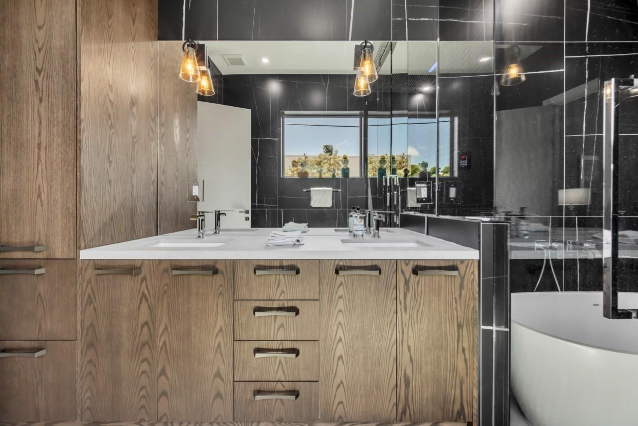 Petite 18-18 B - Residential