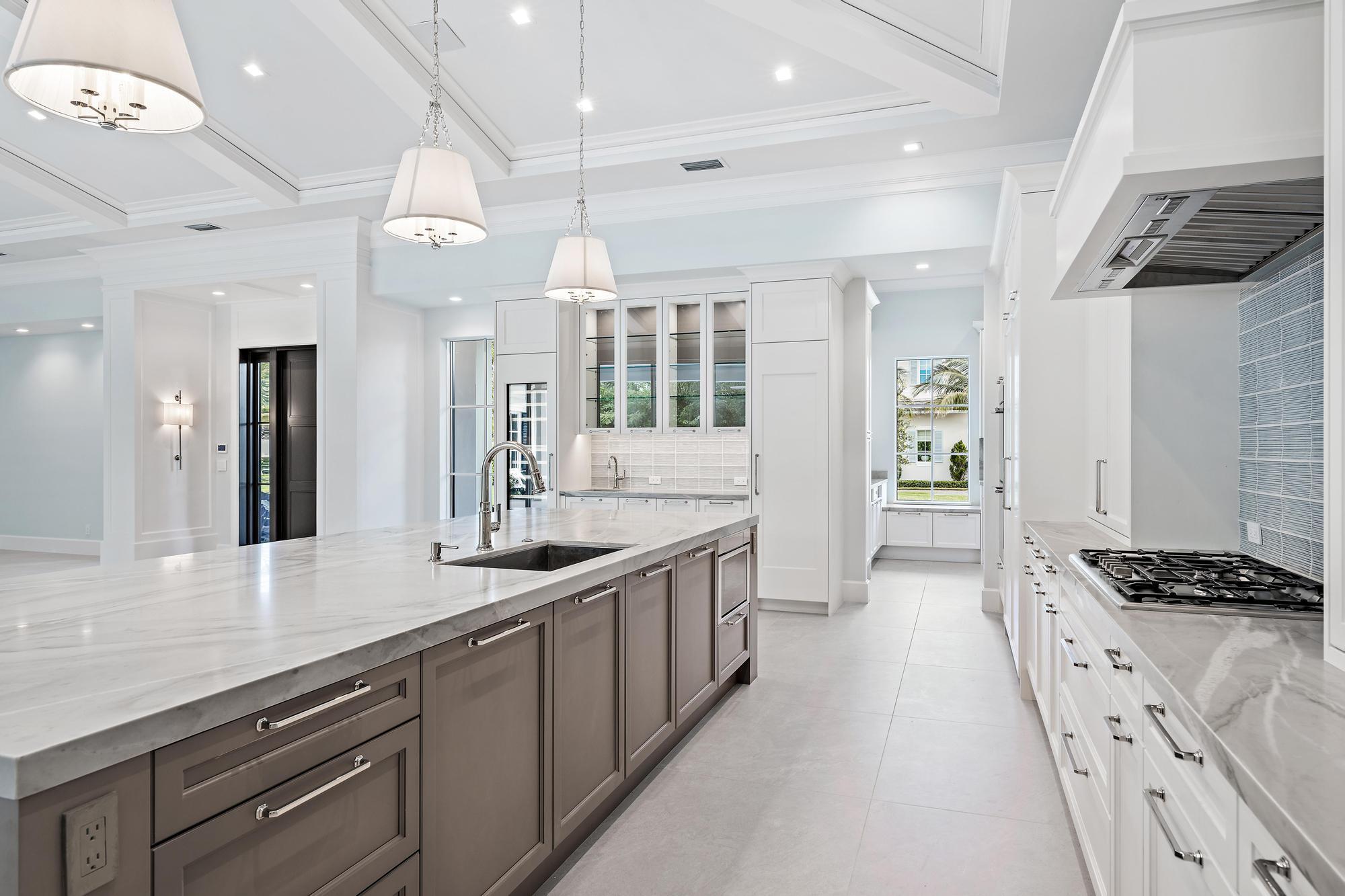 2914 Bluewater Cv Cove