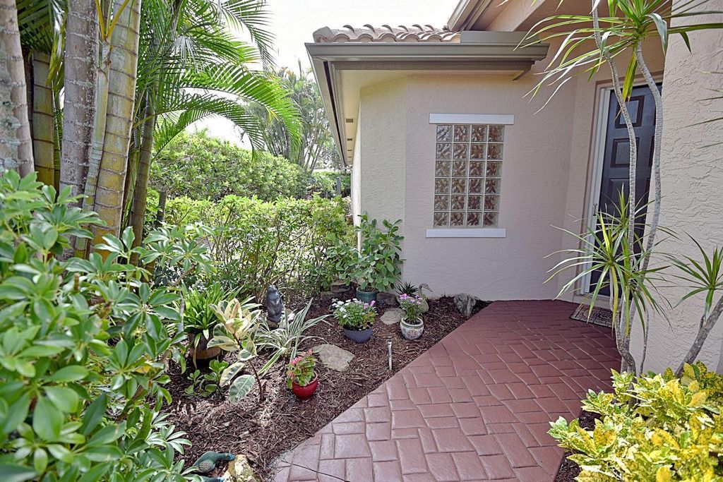 Photo of 944 Augusta Pointe Drive, Palm Beach Gardens, FL 33418 (MLS # R10922973)