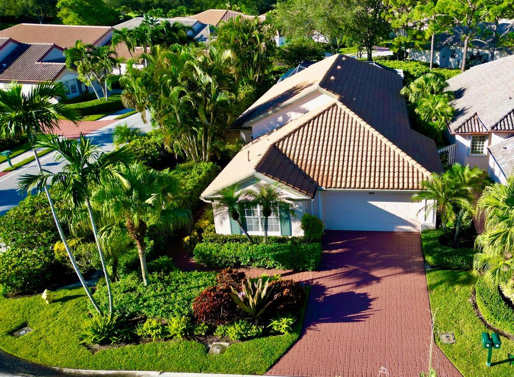 Photo of 944 Augusta Pointe Drive, Palm Beach Gardens, FL 33418 (MLS # R10922973)