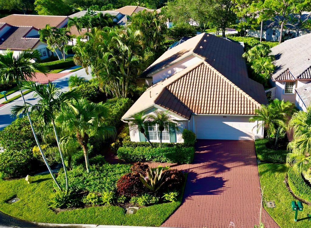 Photo of 944 Augusta Pointe Drive, Palm Beach Gardens, FL 33418 (MLS # R10922973)