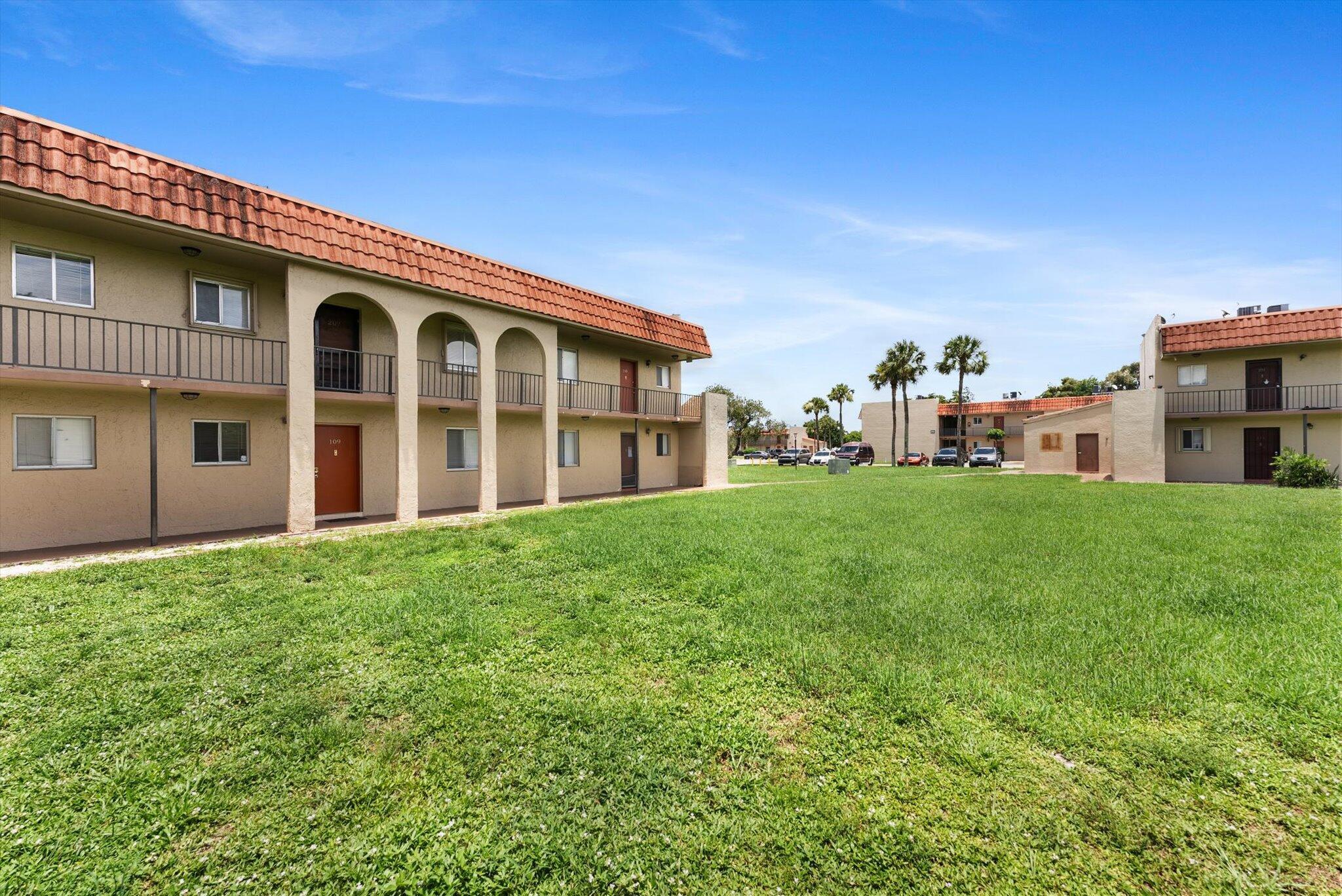 6100 Forest Hill Boulevard 209