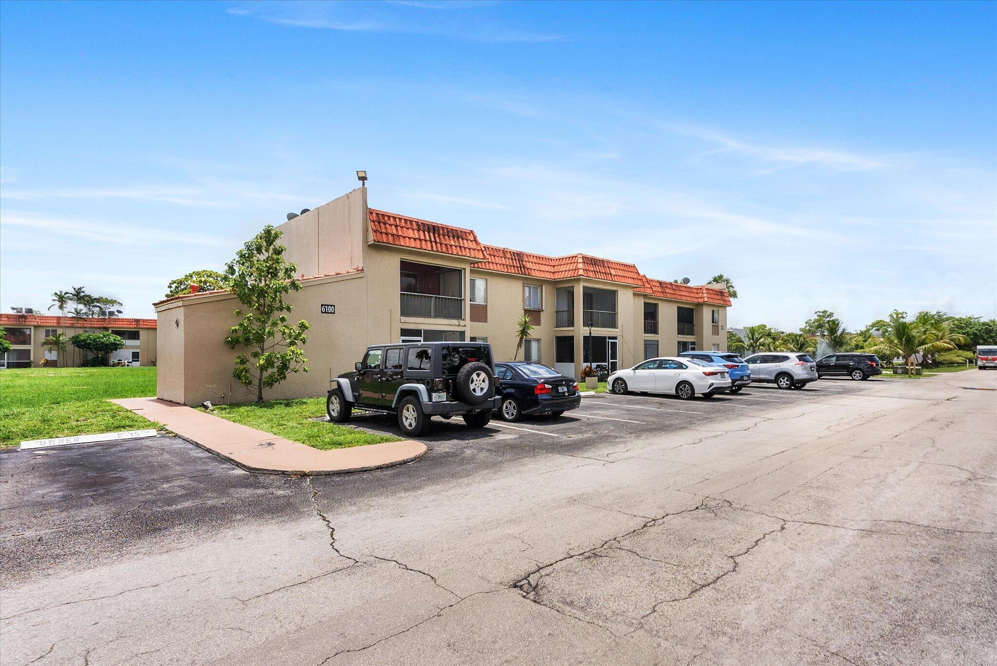 6100 Forest Hill Boulevard 209
