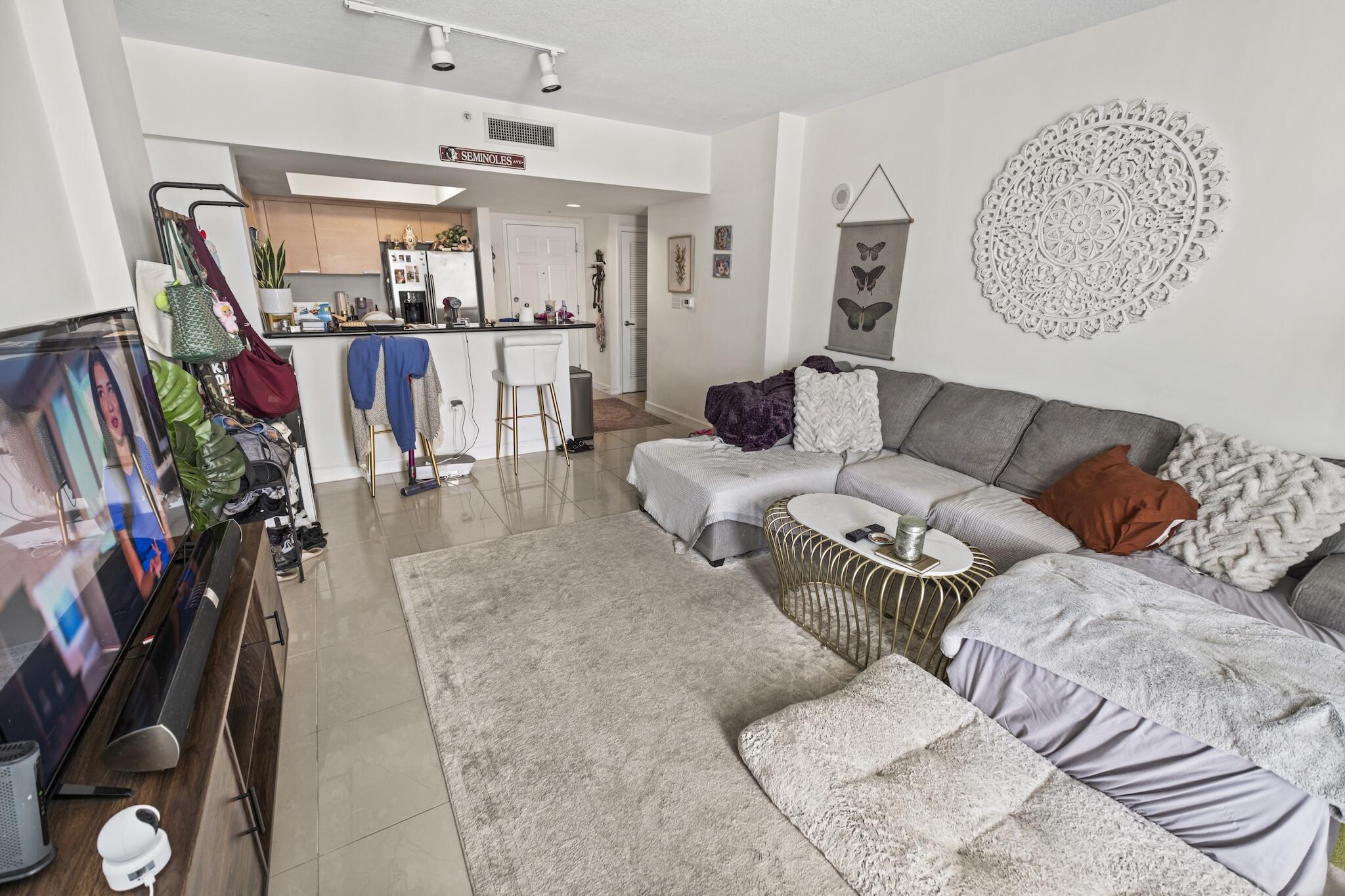 HOLLYWOOD STATION RES CONDO - Residential