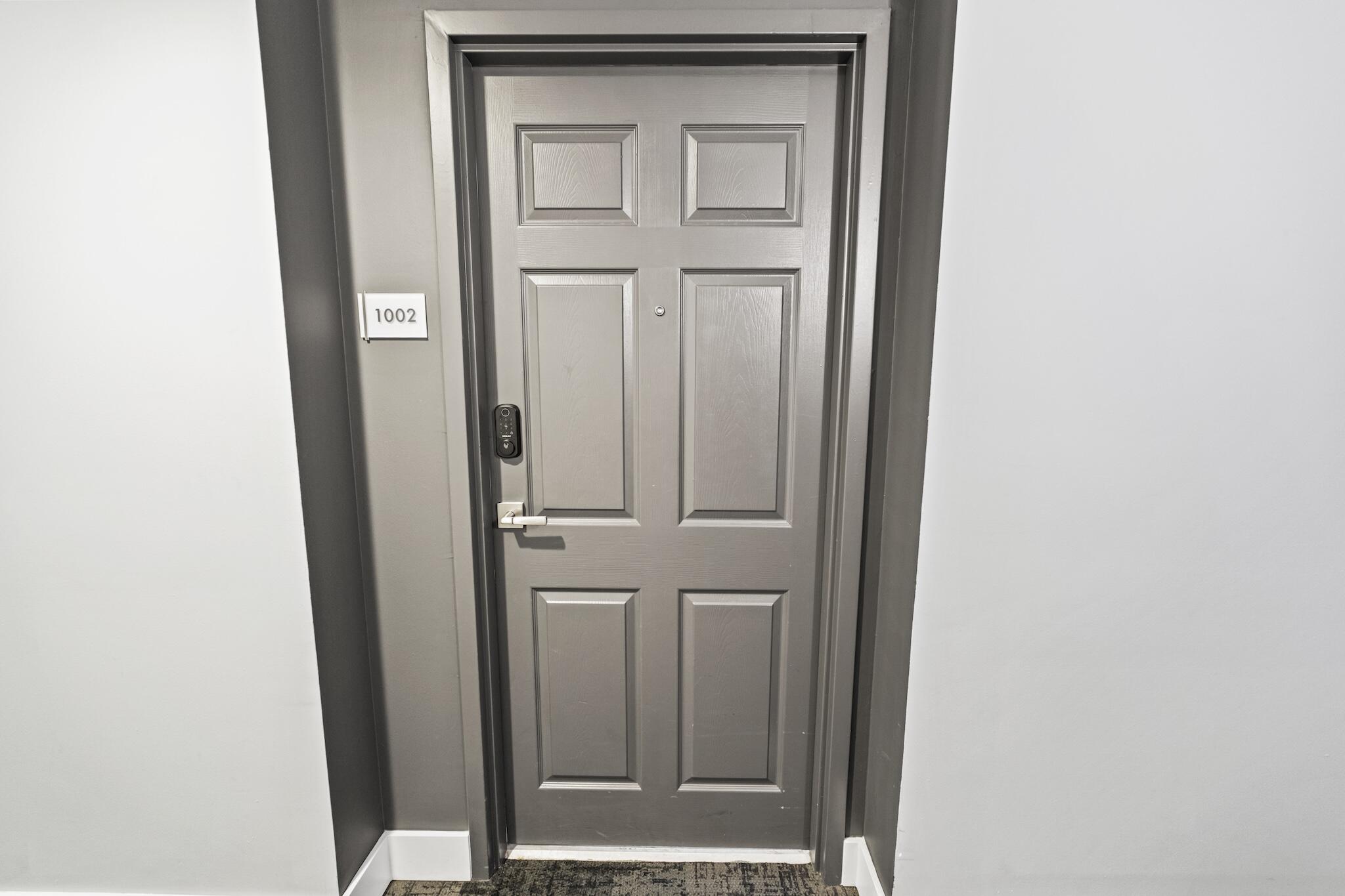 HOLLYWOOD STATION RES CONDO - Residential