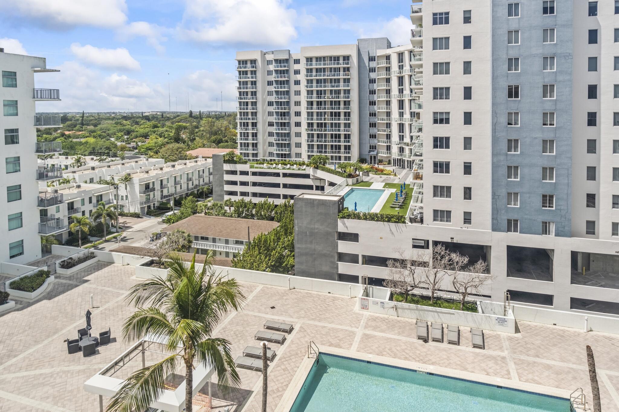 HOLLYWOOD STATION RES CONDO - Residential