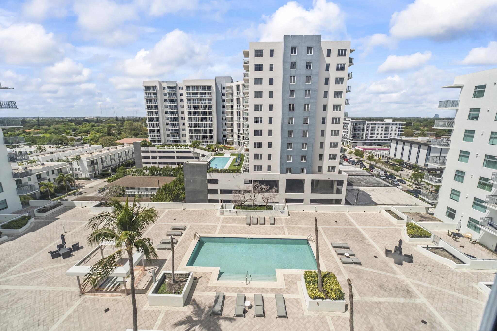 HOLLYWOOD STATION RES CONDO - Residential