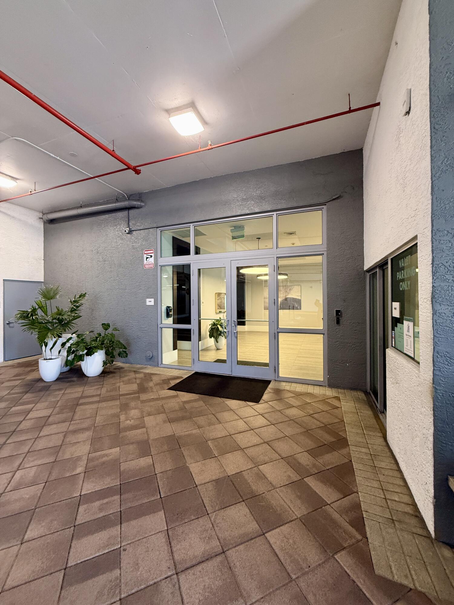 HOLLYWOOD STATION RES CONDO - Residential