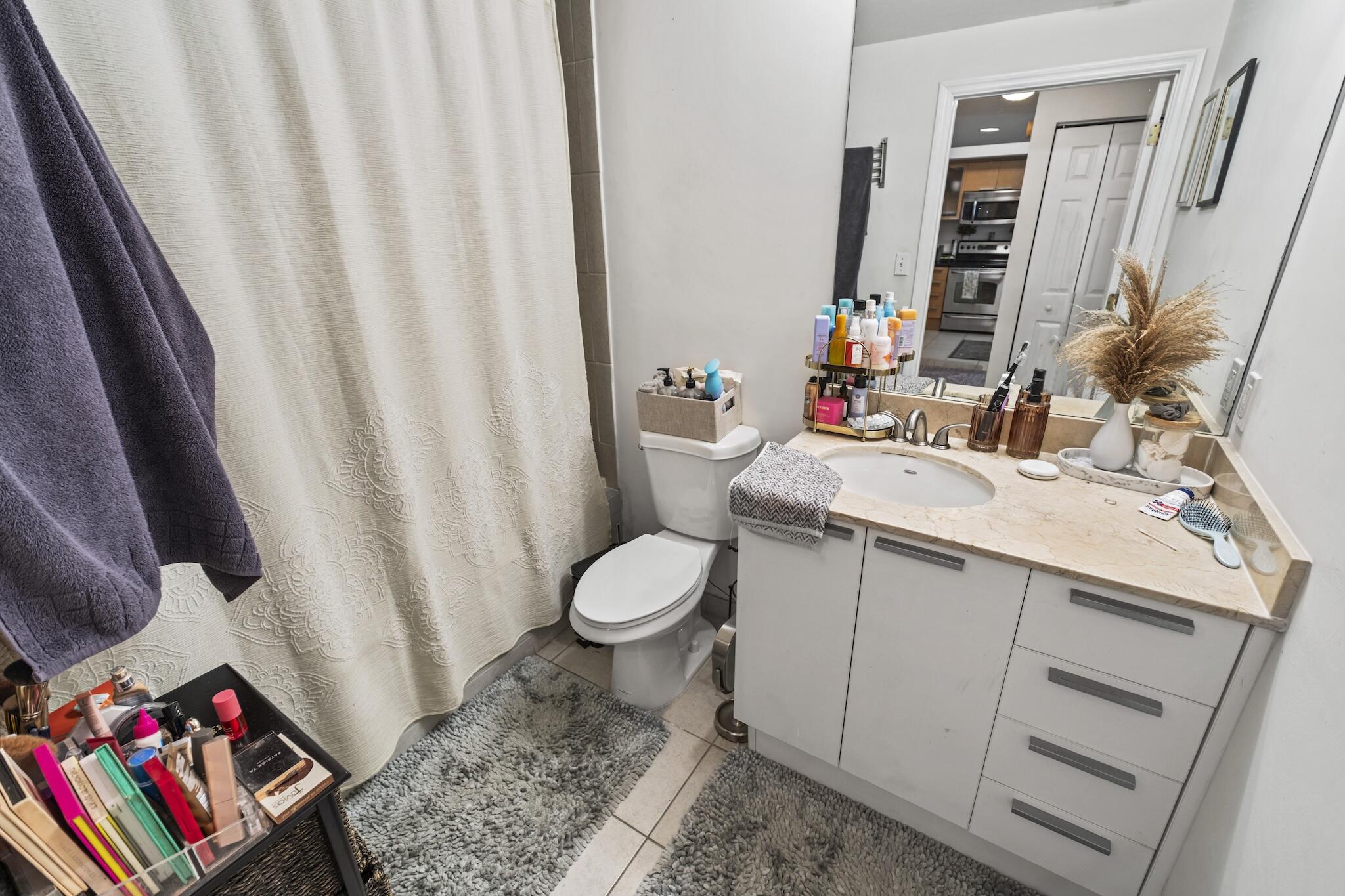 HOLLYWOOD STATION RES CONDO - Residential