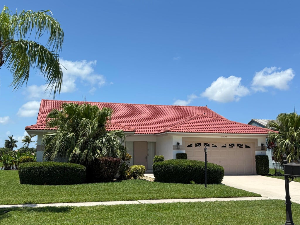 Photo of 5625 Aspen Ridge Circle, Delray Beach, FL 33484 (MLS # R11098289)