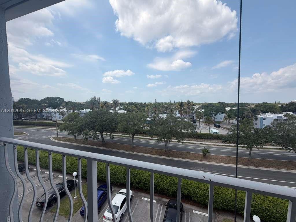 Photo of 500 Executive Center Drive #5C, West Palm Beach, FL 33401 (MLS # A12012047)