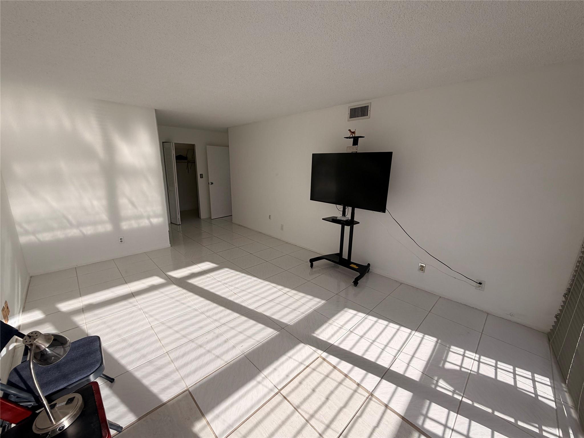 OCEANVIEW PARK CONDO - Residential Lease