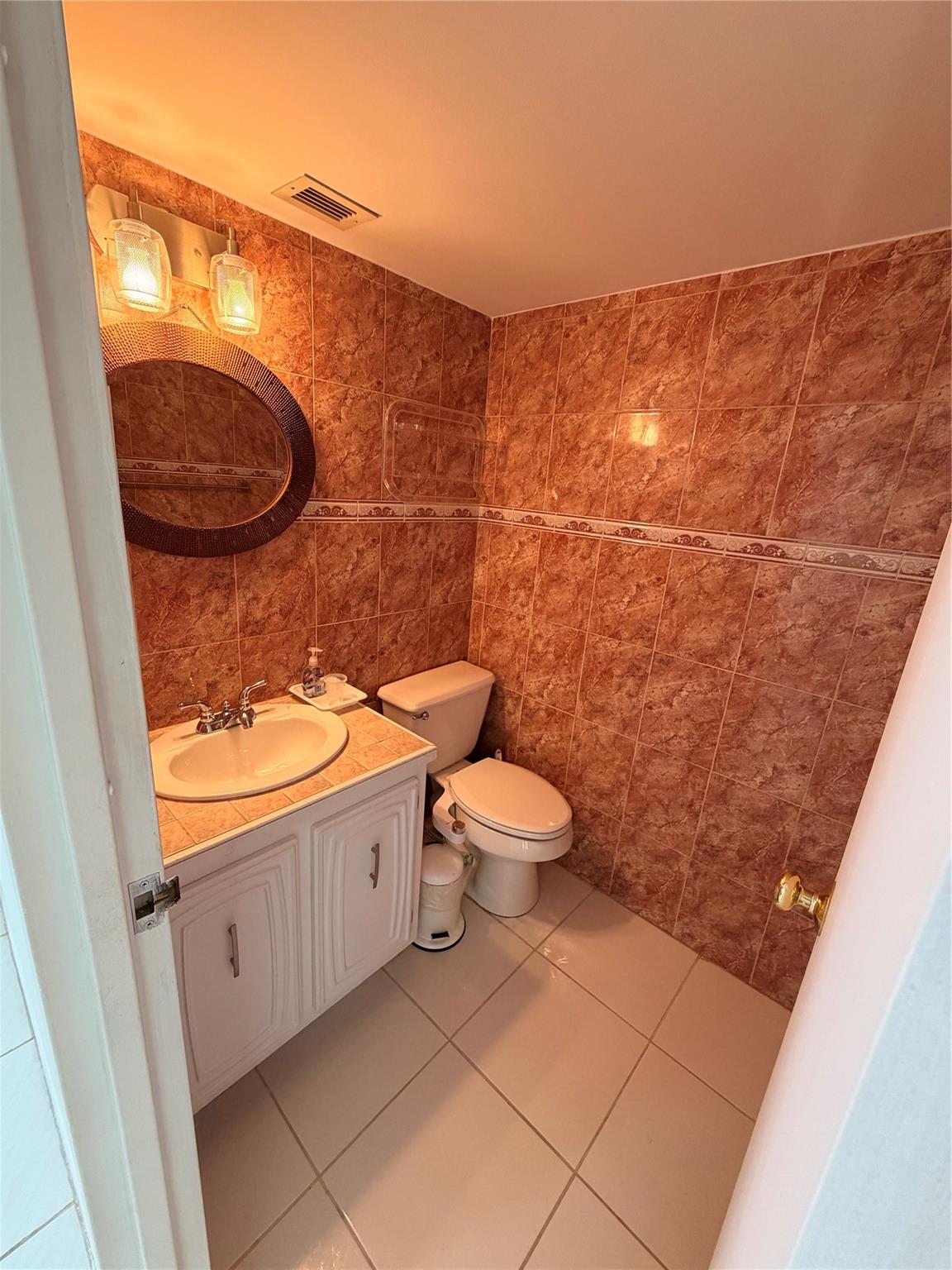 OCEANVIEW PARK CONDO - Residential Lease