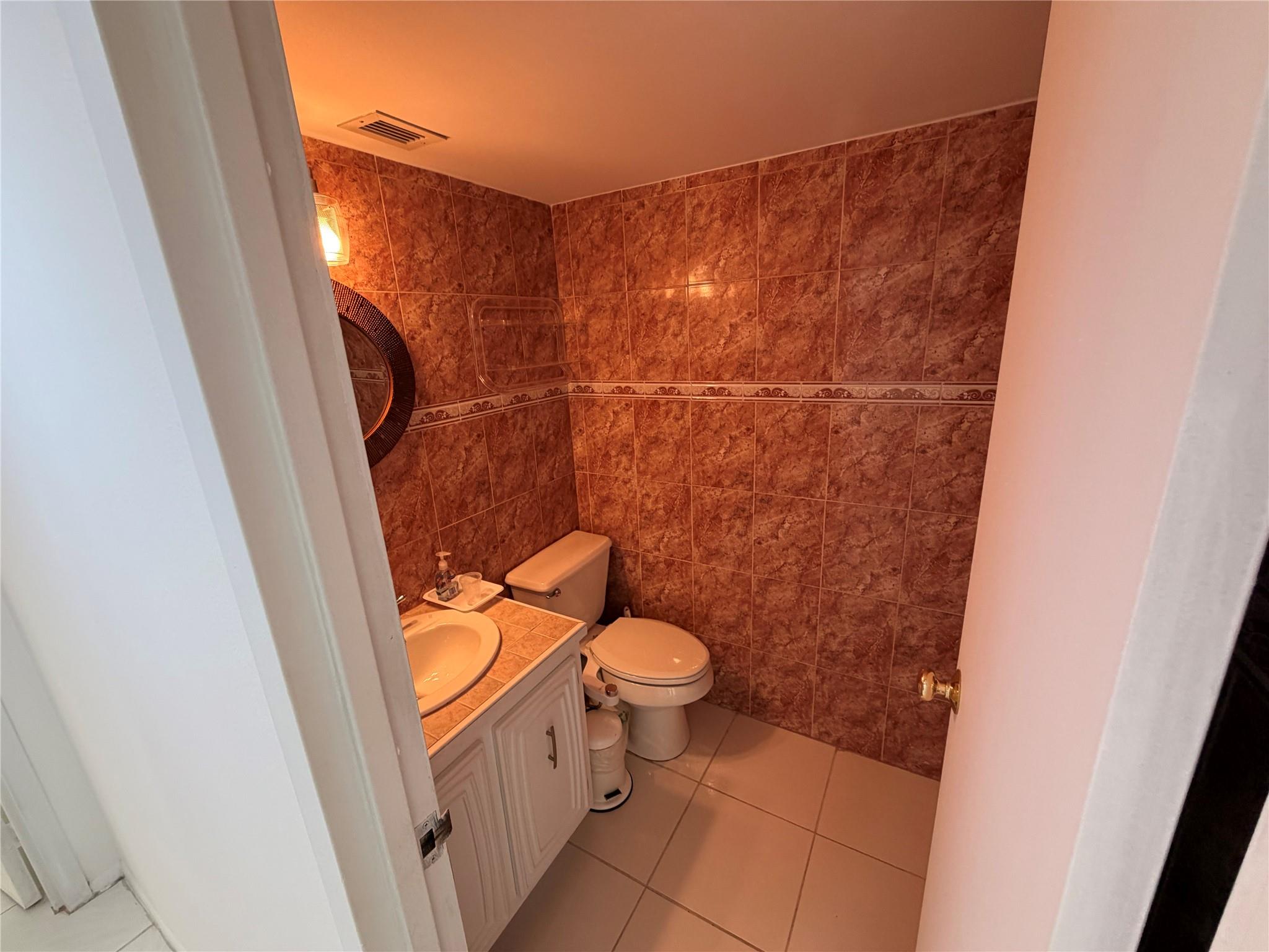 OCEANVIEW PARK CONDO - Residential Lease