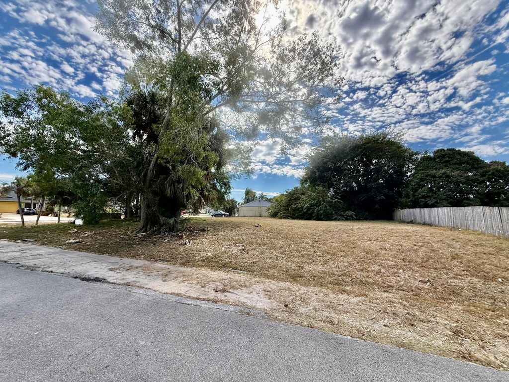 Photo of 401 SW Tulip Boulevard, Port Saint Lucie, FL 34953 (MLS # R11164012)