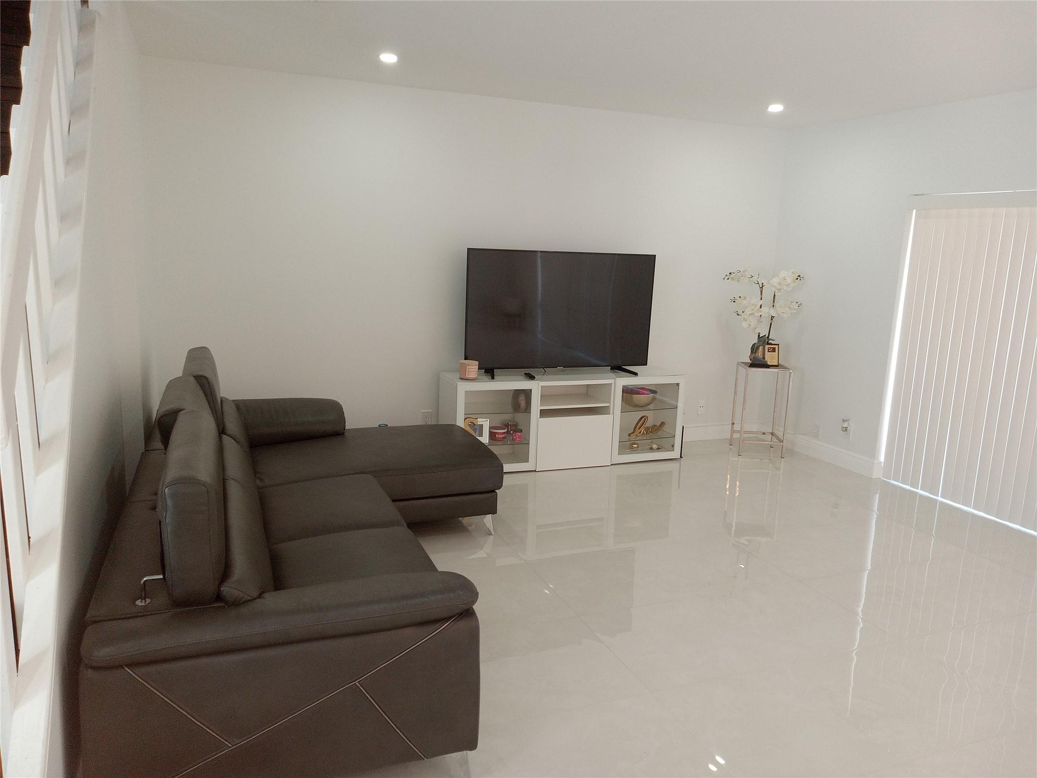 8224 NW 9th Ct