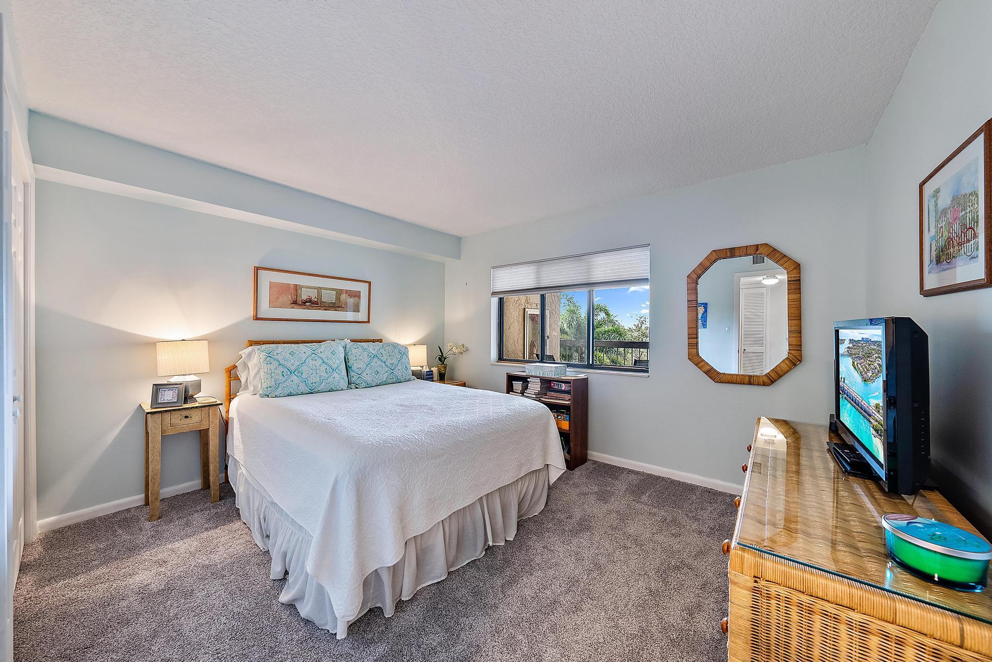OCEAN TRAIL CONDO V - Residential