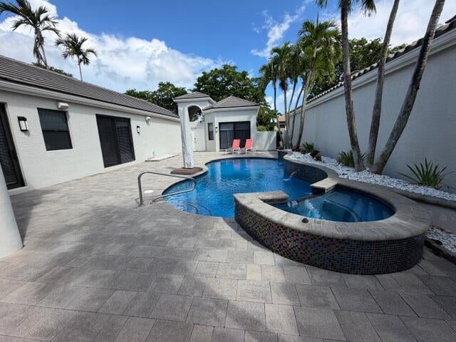 3549 NW CLUBSIDE Circle