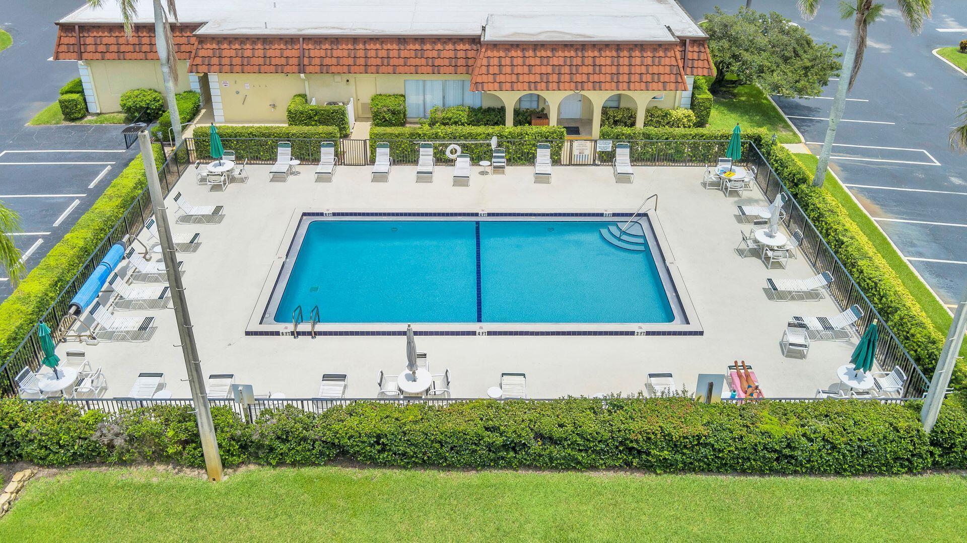 VILLAS ON THE GREEN TOWNHOUSES - Residential Lease