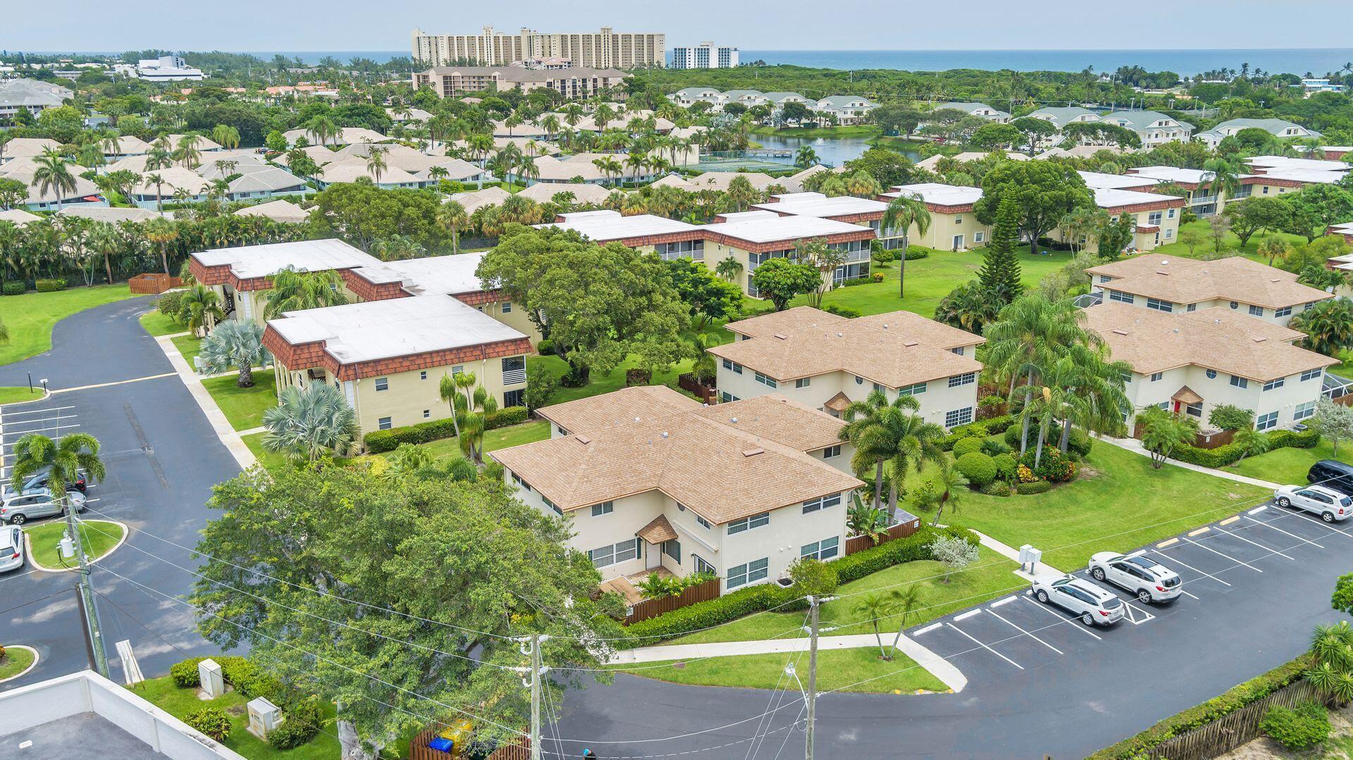 VILLAS ON THE GREEN TOWNHOUSES - Residential Lease