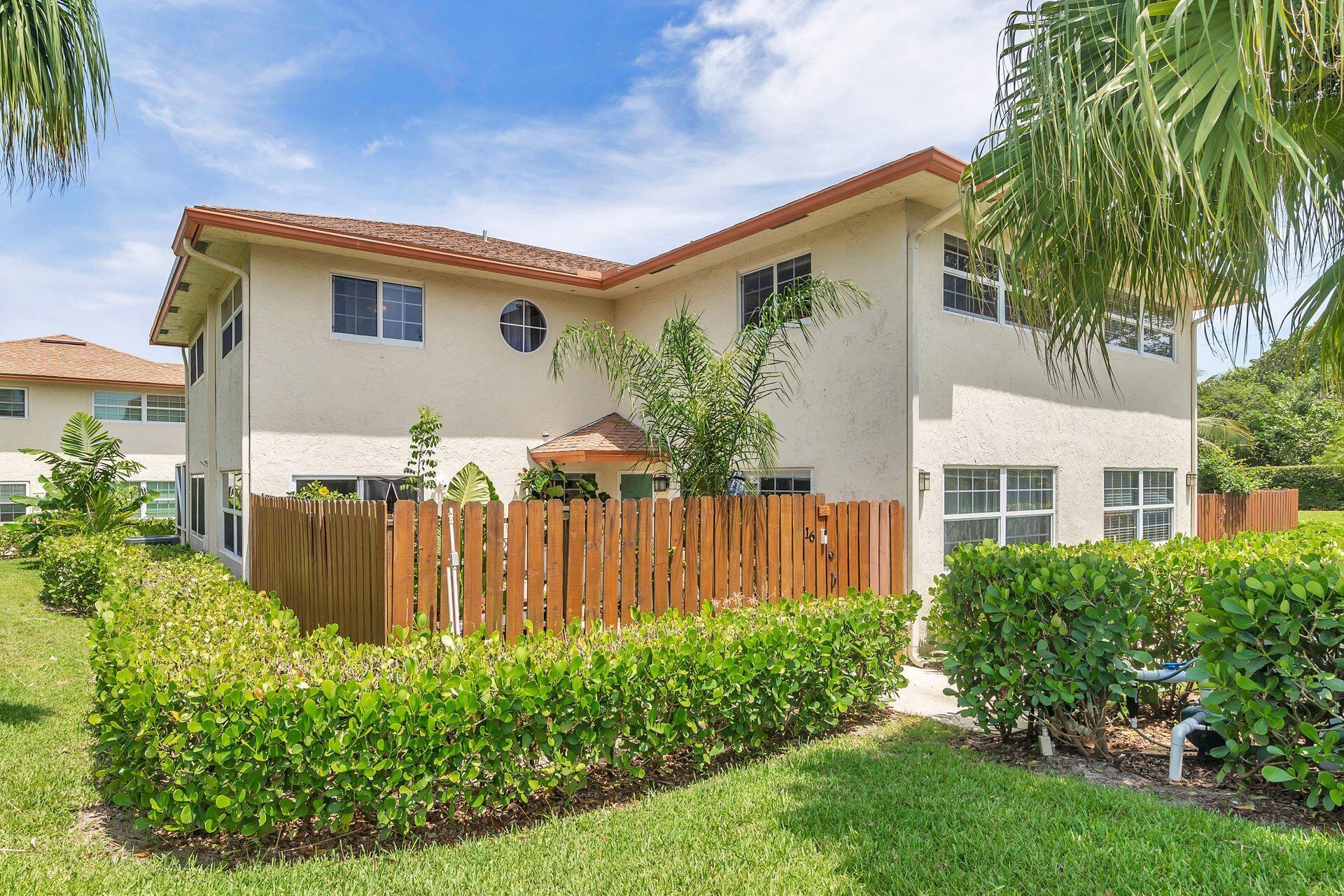 VILLAS ON THE GREEN TOWNHOUSES - Residential Lease