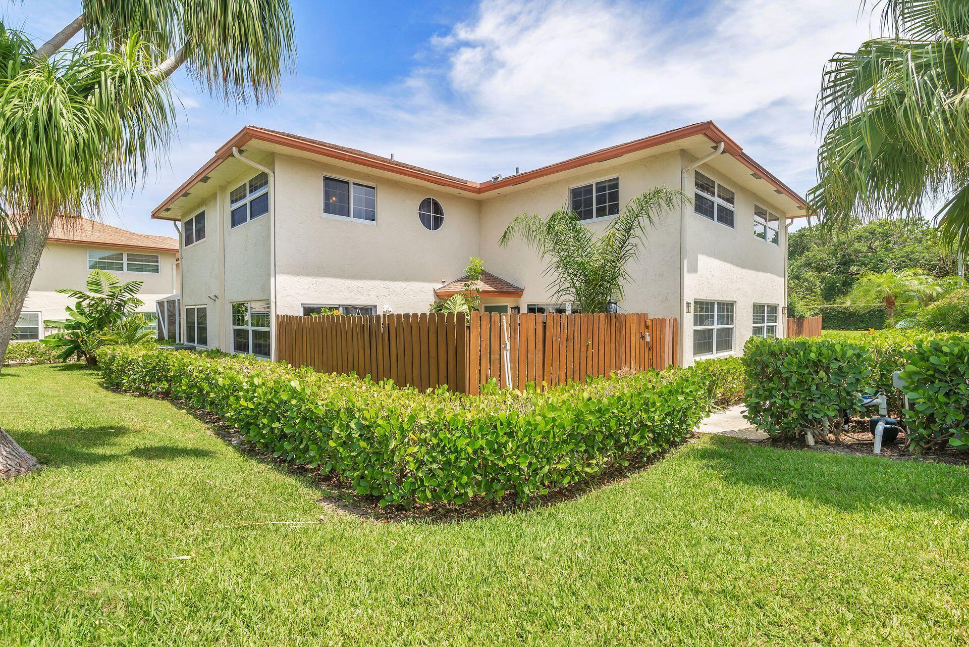 VILLAS ON THE GREEN TOWNHOUSES - Residential Lease