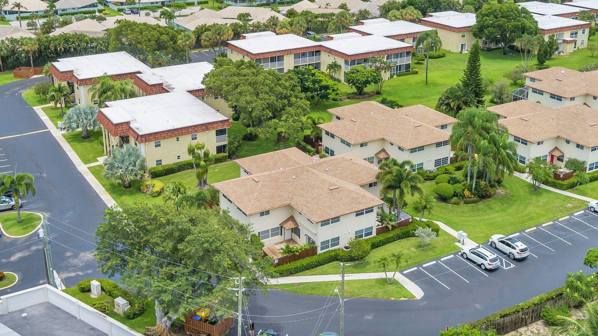 VILLAS ON THE GREEN TOWNHOUSES - Residential Lease