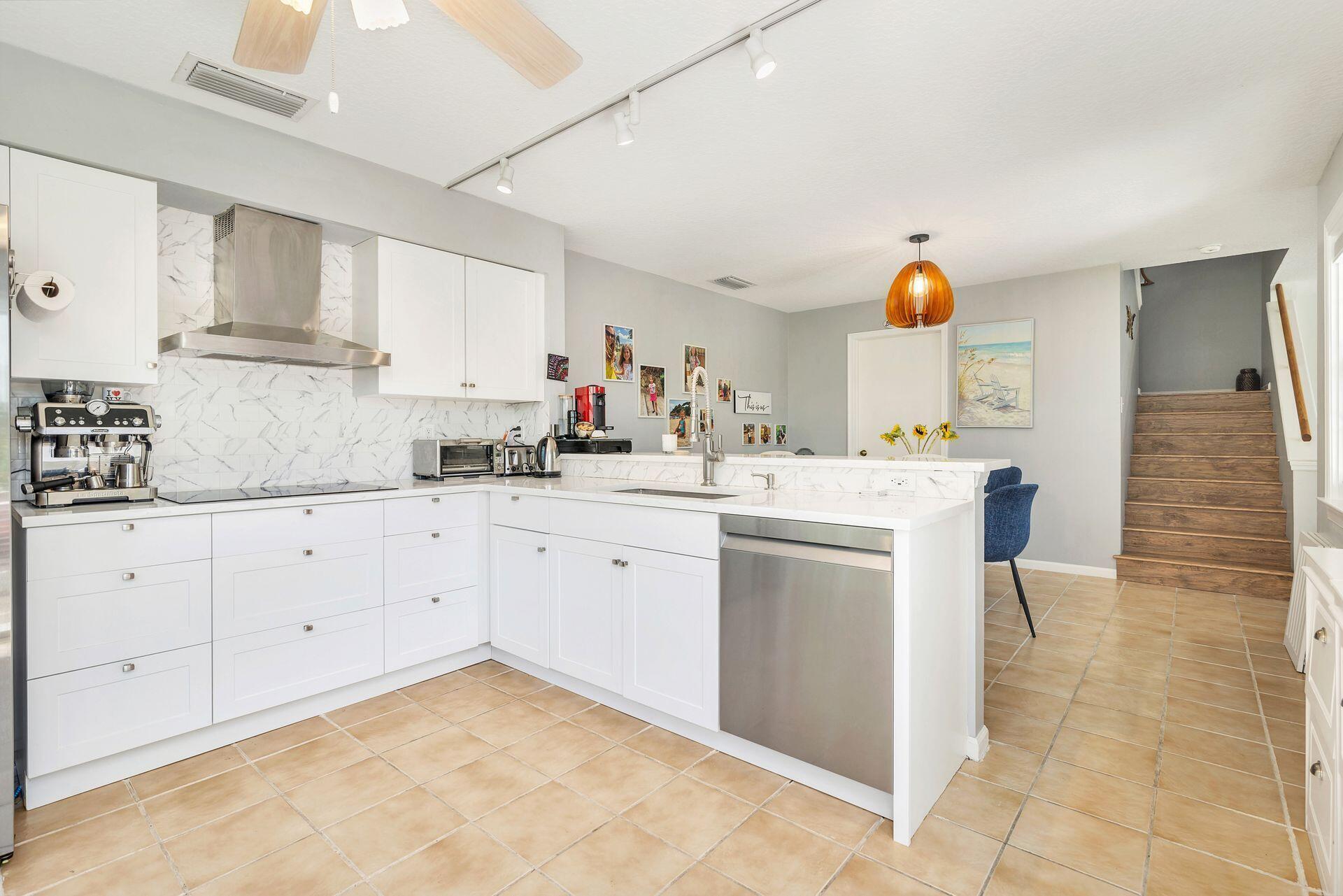 VILLAS ON THE GREEN TOWNHOUSES - Residential Lease