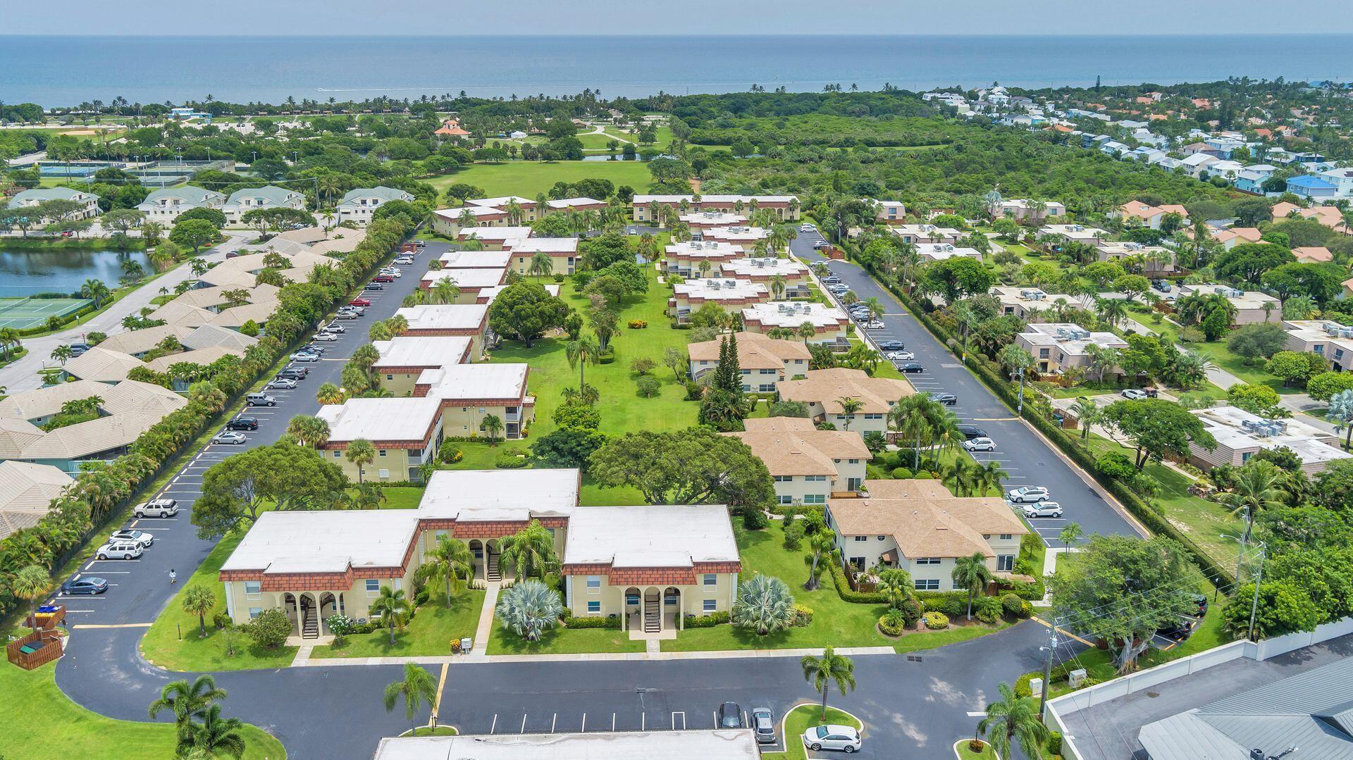 VILLAS ON THE GREEN TOWNHOUSES - Residential Lease